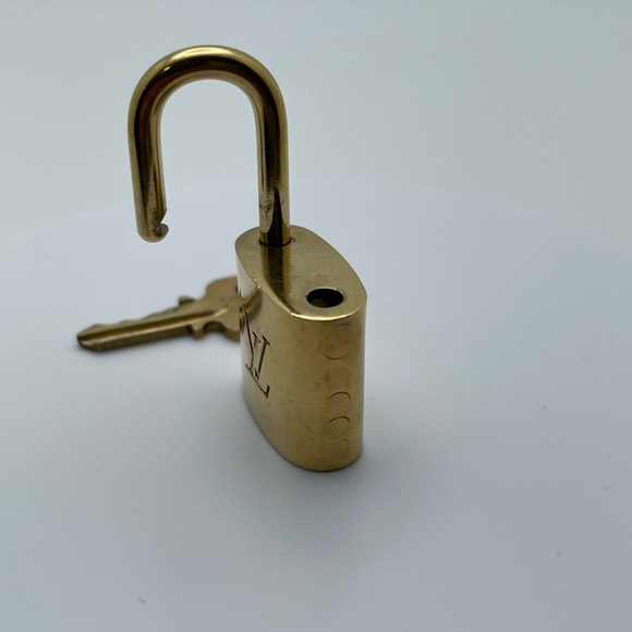 ✨LOUIS VUITTON ✨ Authentic Lock and Key #307 - Picture 3 of 7